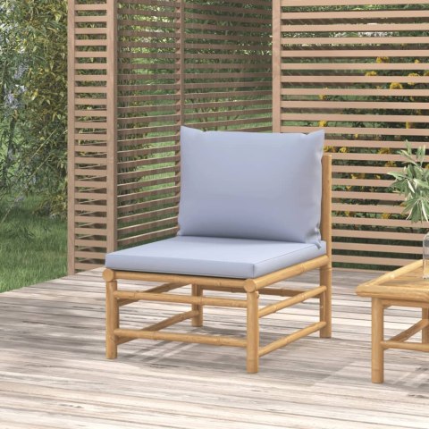ŚRODKOWA SOFA OGRODOWA Z JASNOSZARYMI PODUSZKAMI BAMBUSOWA