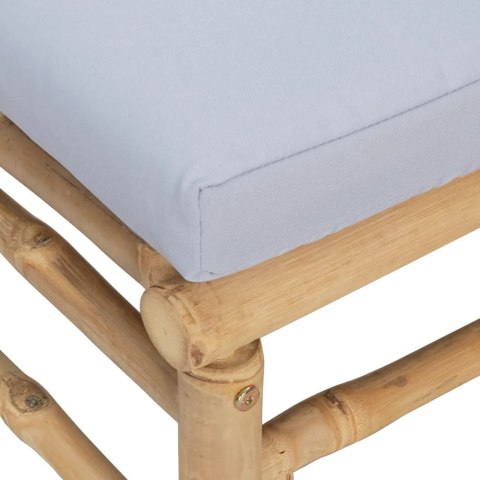 ŚRODKOWA SOFA OGRODOWA Z JASNOSZARYMI PODUSZKAMI BAMBUSOWA