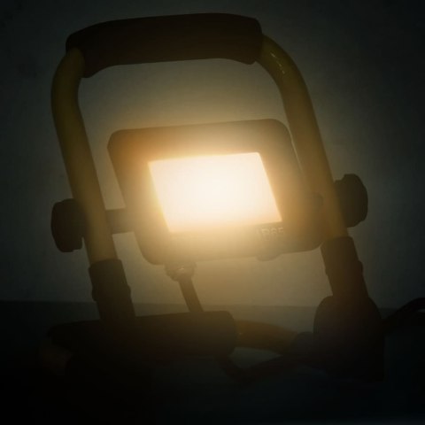 REFLEKTOR LED Z UCHWYTEM 20 W CIEPŁE BIAŁE ŚWIATŁO